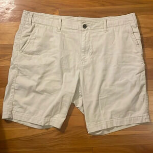 LUCKY BRAND size 40 light tan cargo shorts